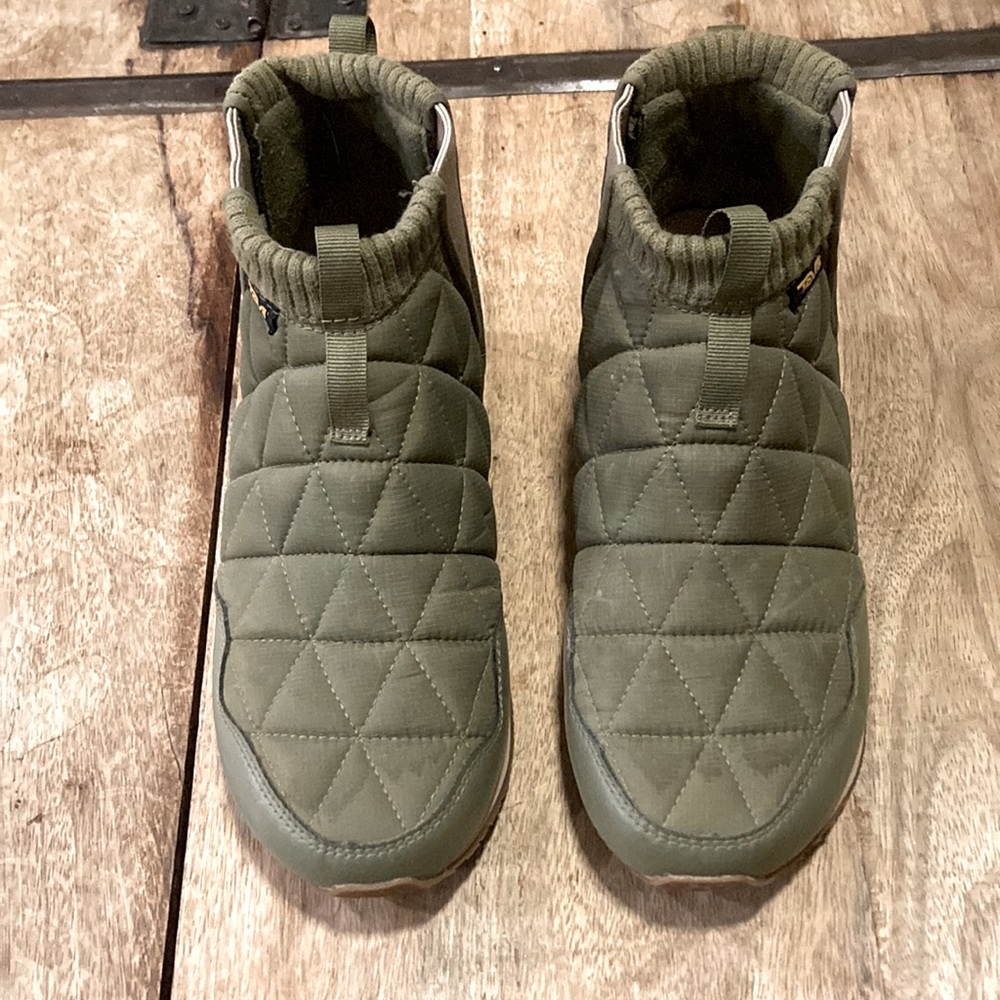 Teva ReEmber mid boot. Womens size 7. Green